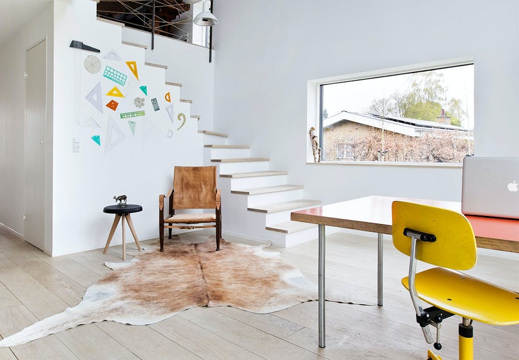 Hjemmekontor med lineal-dekoration 