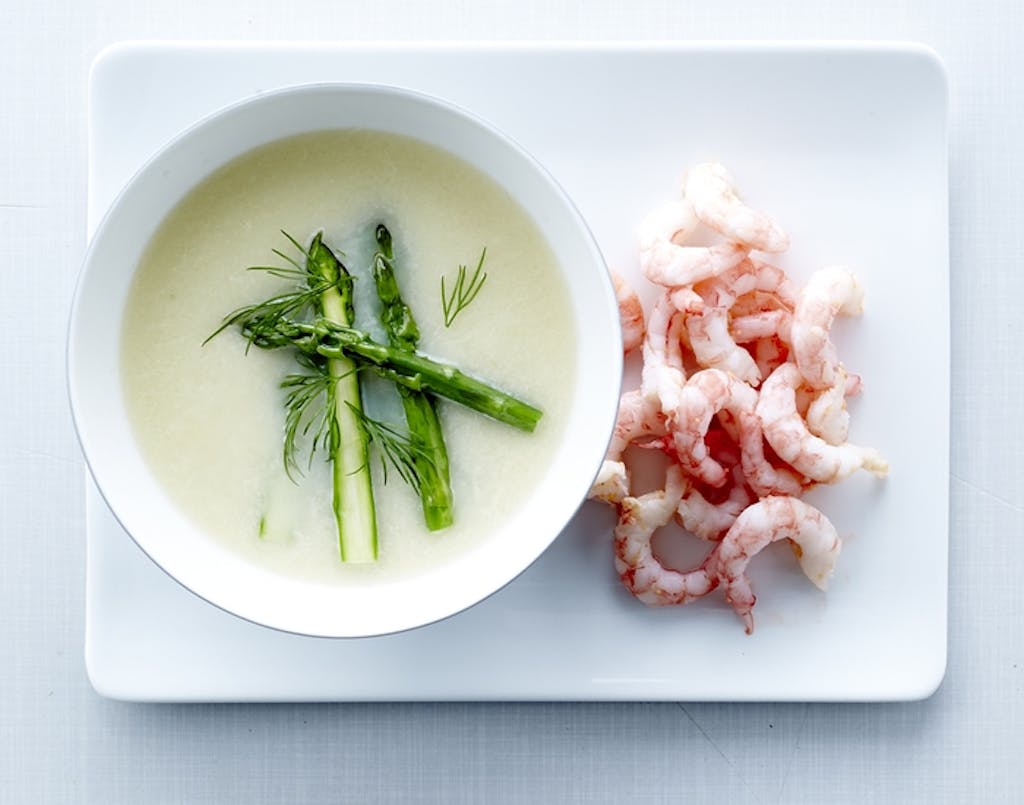 Suppe med asparges og rejer