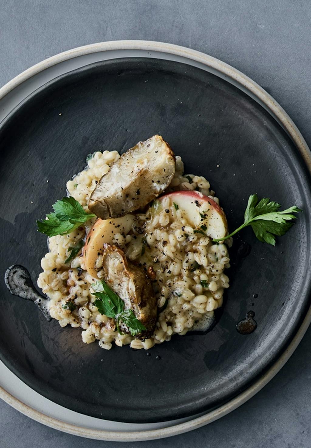 Nordisk risotto med perlebyg og jordskokker