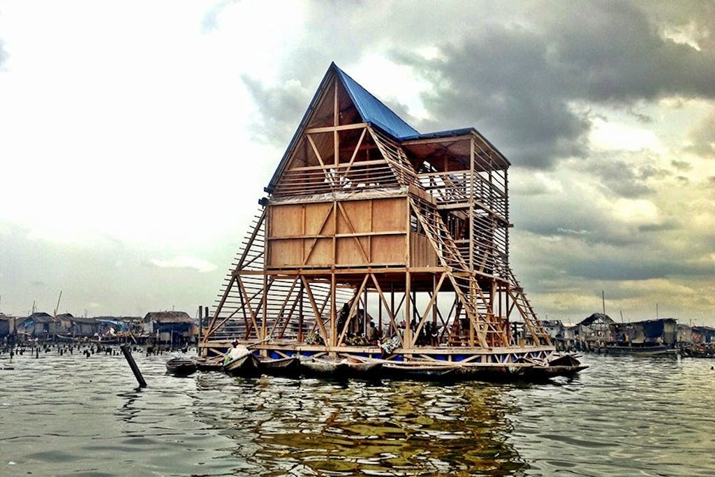 Skole, der flyttes rundt til oversvømmede områder i Nigeria