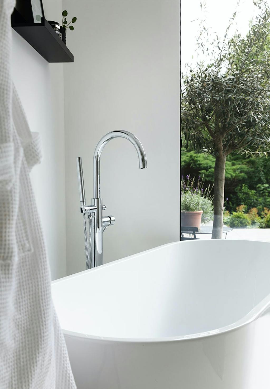 Stilrent badekar klar til afslapning