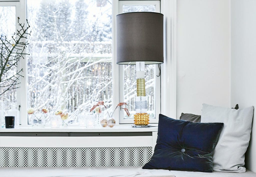 Kombineret radiatorskjuler og loungebænk