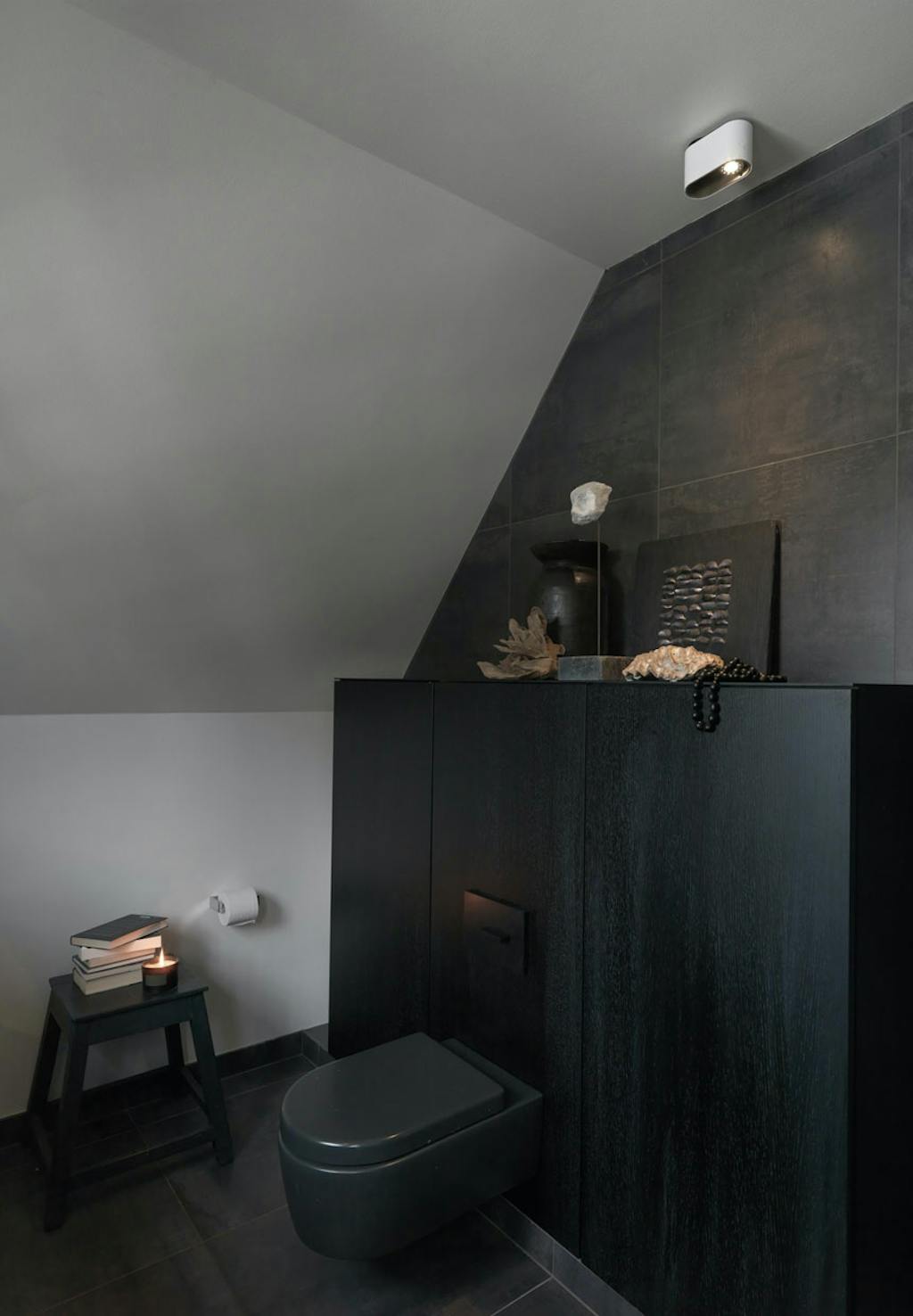 Sort-i-sort badeværelse fra Multiform Sort-i-sort badeværelse fra Multiform