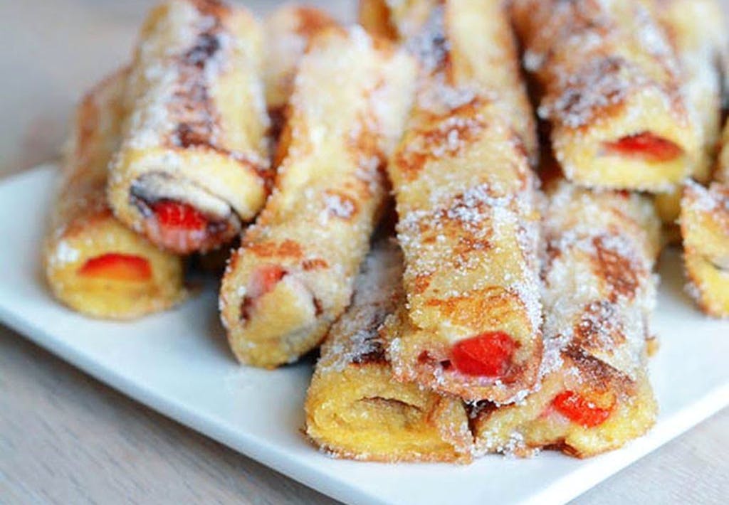 Rullet fransk toast med jordbær og nutella