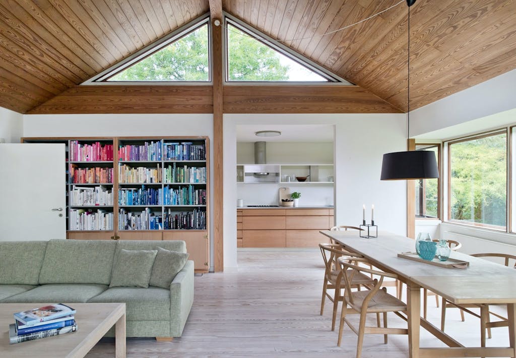 Køkken i åben forlængelse af stuen