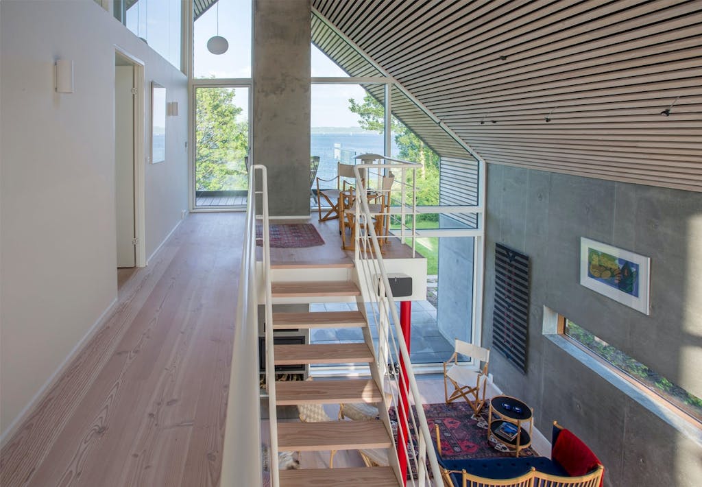 Hjem med luftighed og smuk udsigt