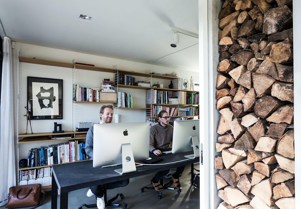 Træsommerhus med enkelhed i arkitektur og indretning Træsommerhus med enkelhed i arkitektur og indretning