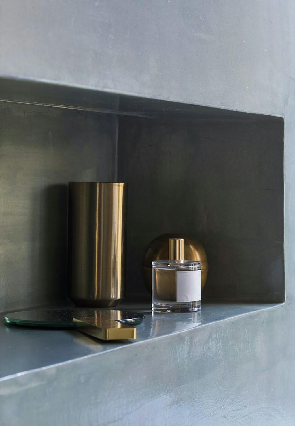 Indbygget niche med indbygget lys på badeværelset