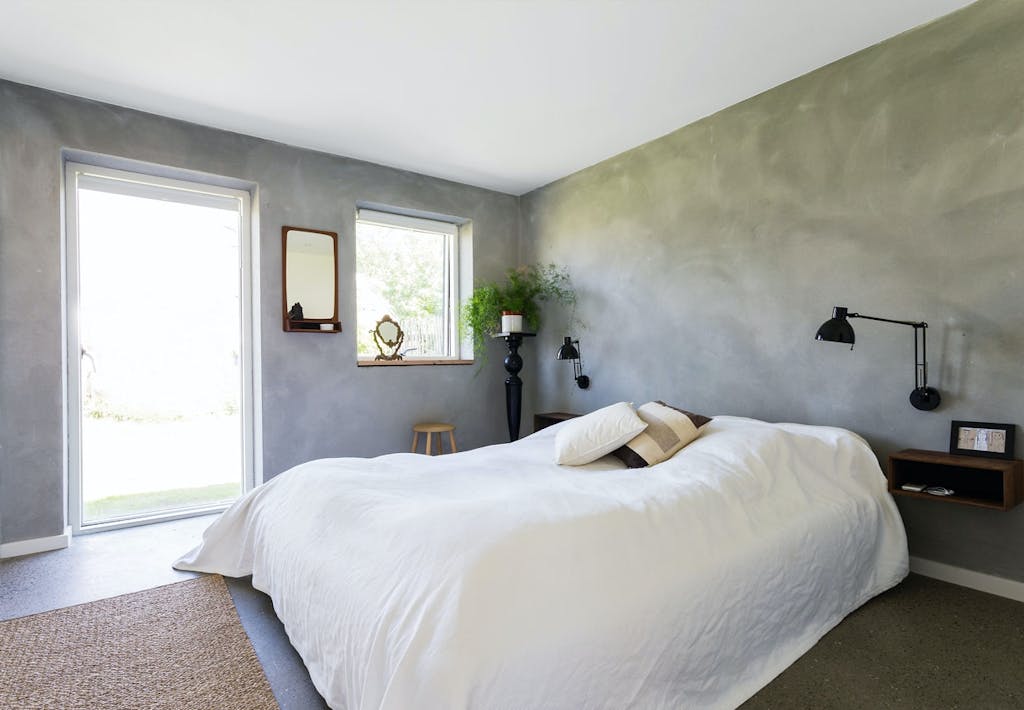 Soveværelse med sengeborde i røget eg Soveværelse med sengeborde i røget eg