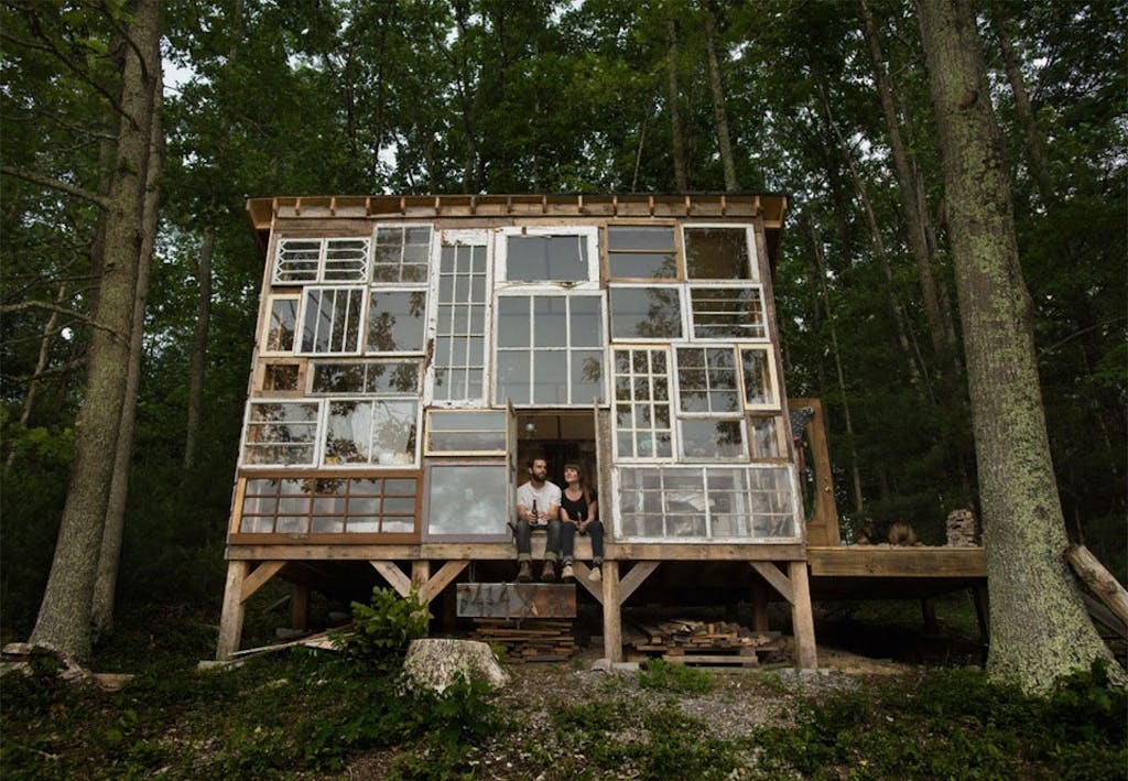 Hytte af genbrugsvinduer