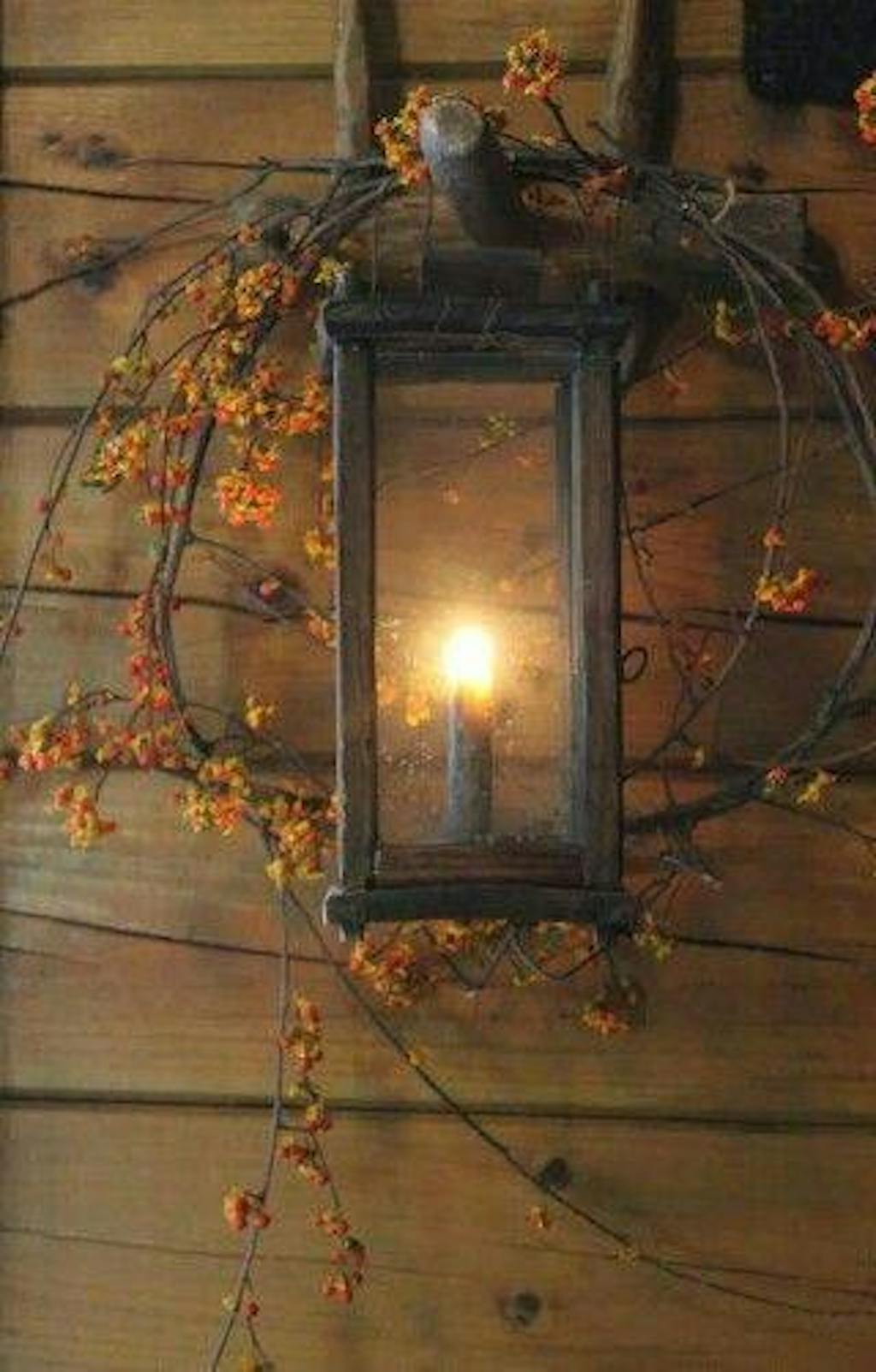 Vintagelygte med efterårskrans