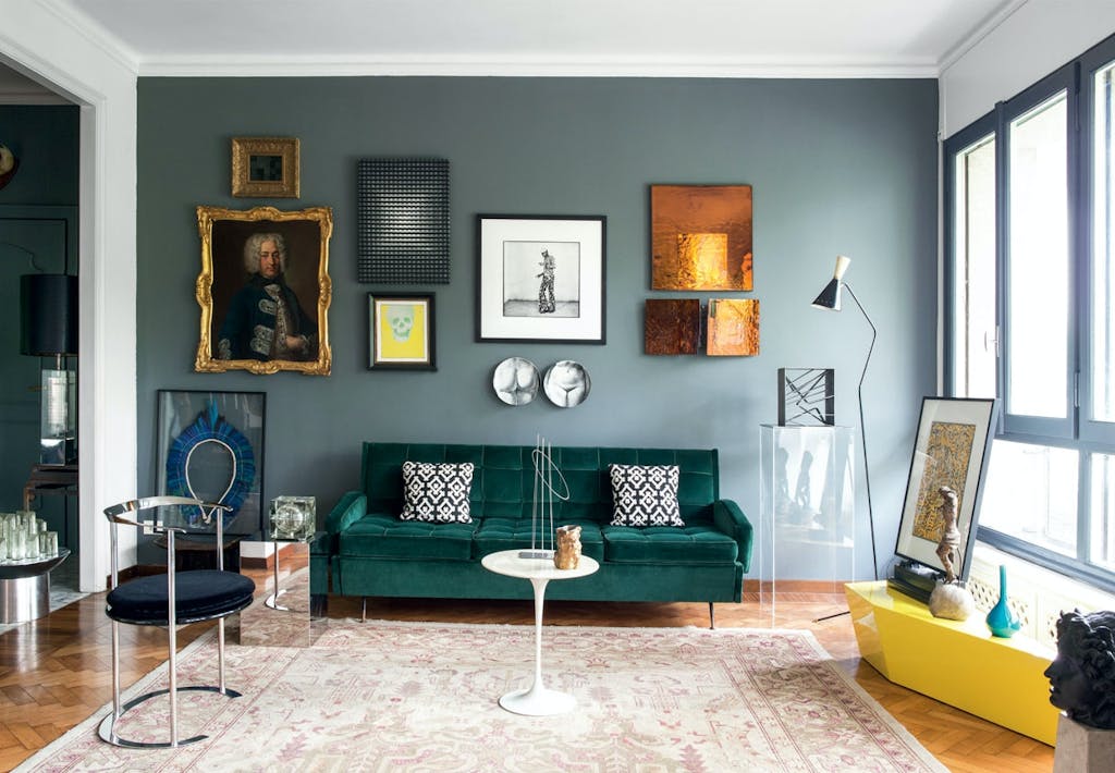 Elegant stue med et historisk twist