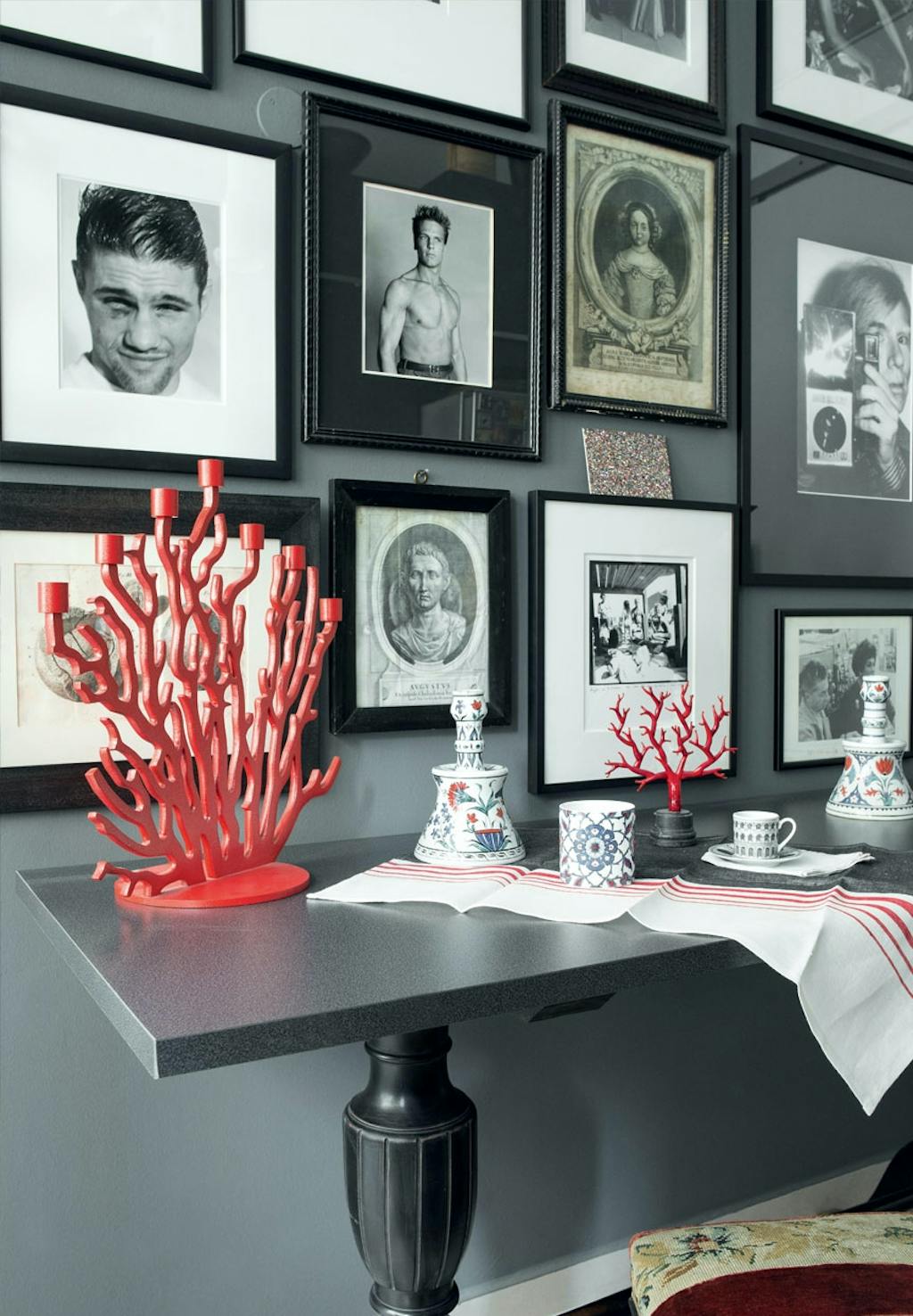 Væg med moderne fotokunst og vintageprint