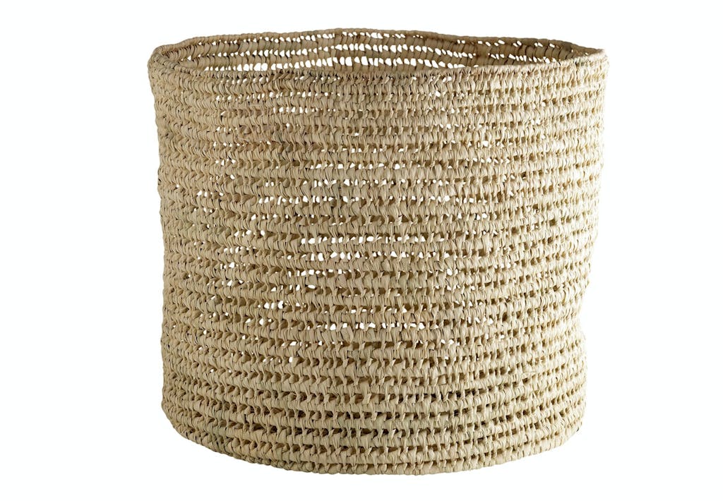Kurv i flettede palmeblade