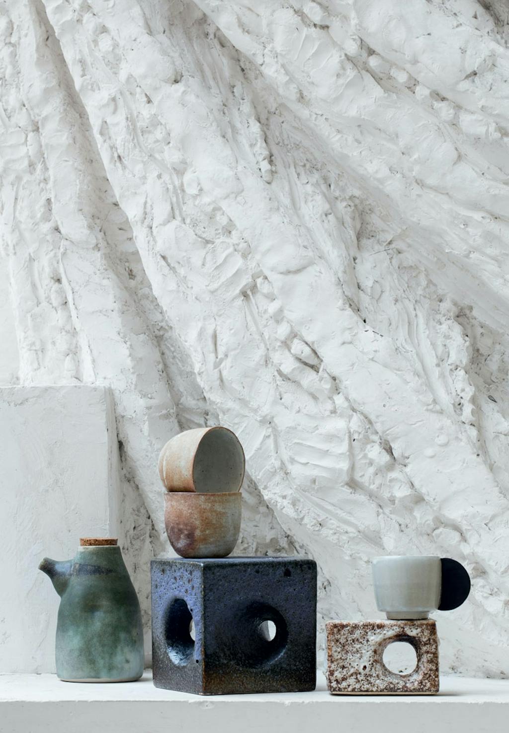 Fund i keramik med skulpturelle elementer Fund i keramik med skulpturelle elementer