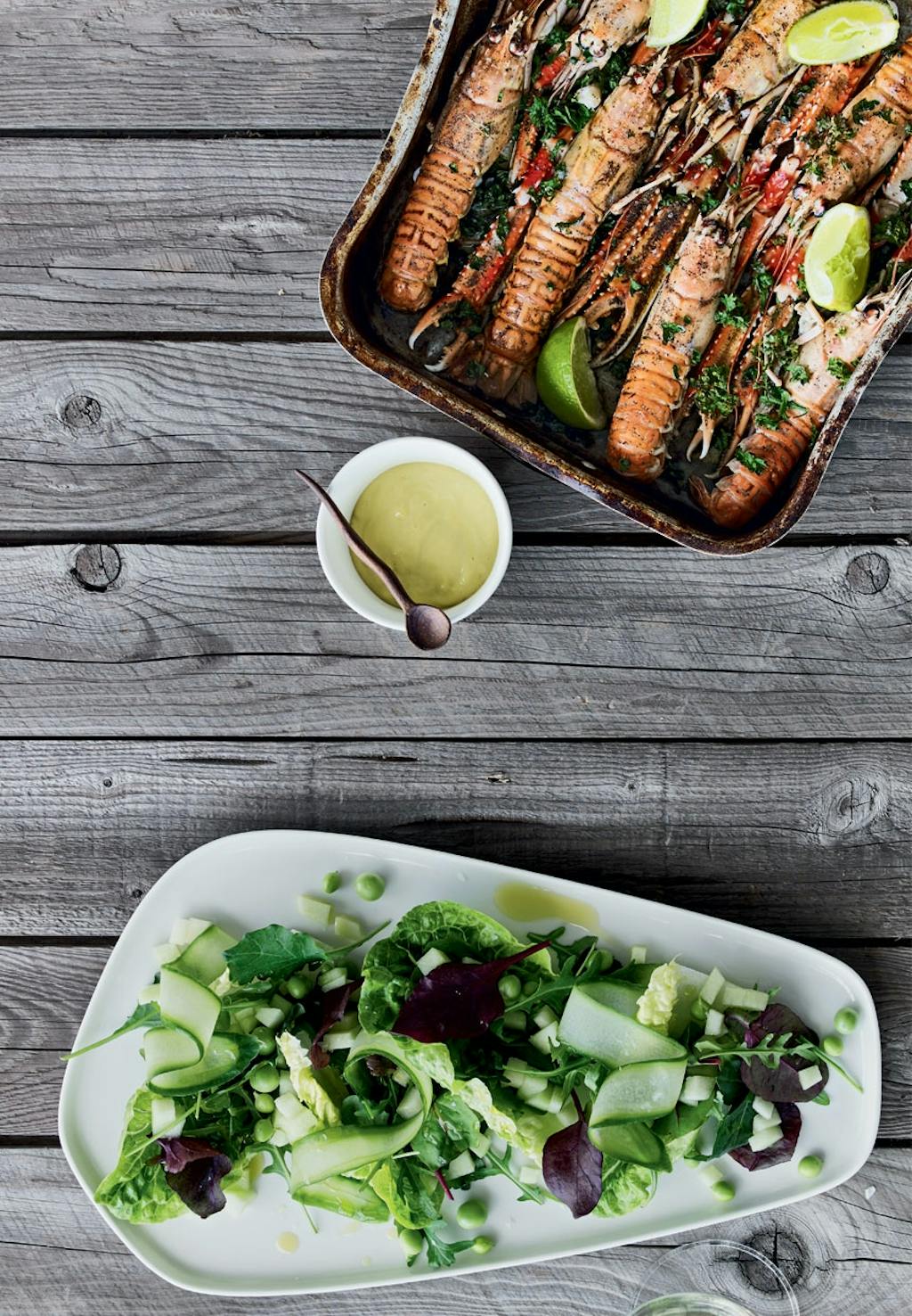 Sommersalat med grillede jomfruhummere og limemayonaise