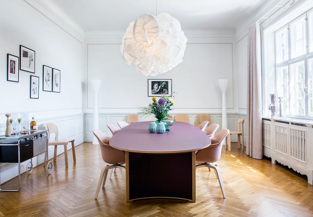 Ambassør bolig med schweizisk design og moderne indretning