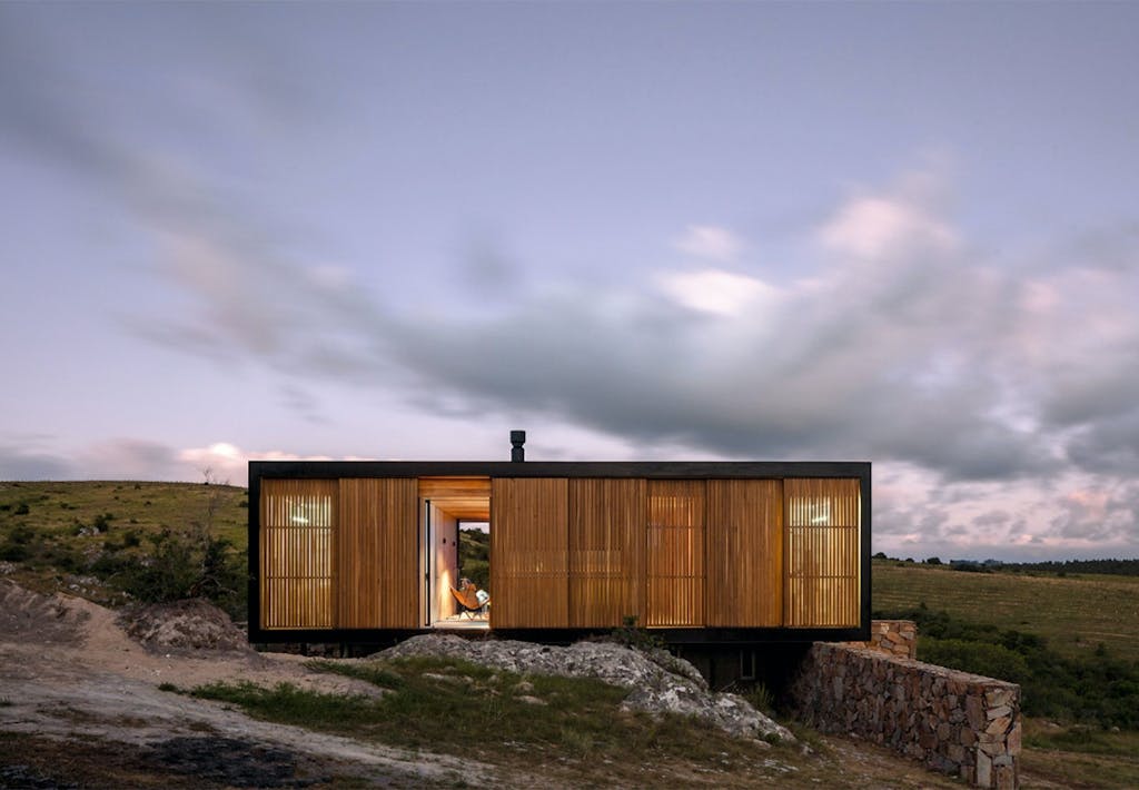 Transportabelt præfabrikeret hus fra Uruguay skabt af tegnestuen Mapa.
