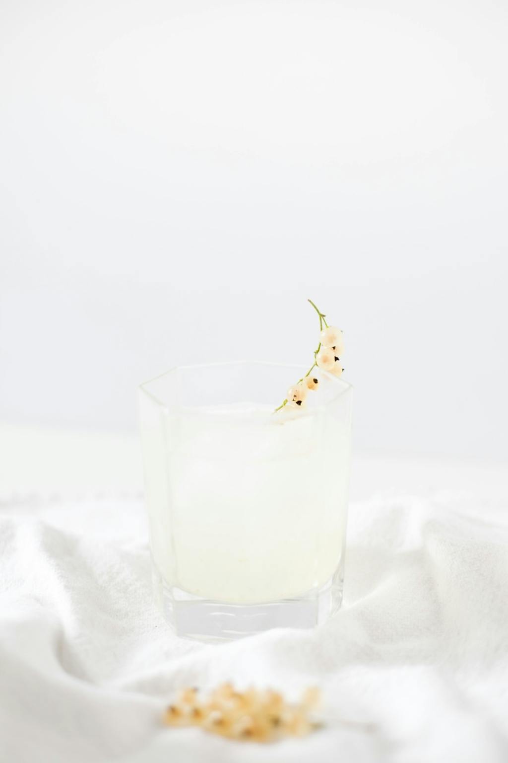 Lemonade med hvide ribs og vodka
