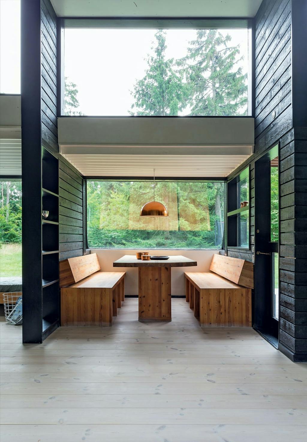 Indbygget spiseplads i fyrretræ