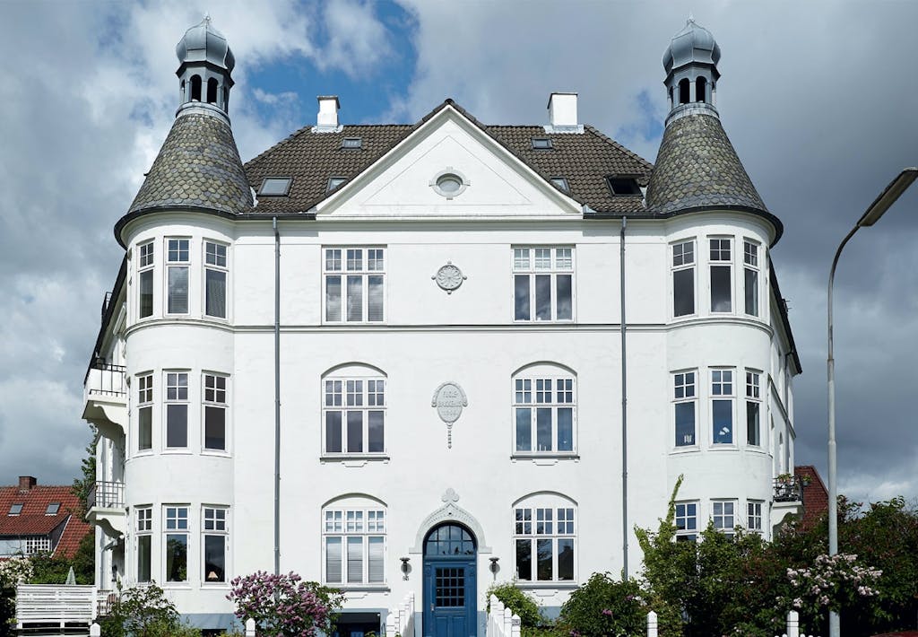 Stort hvidt hus på Frederiksberg