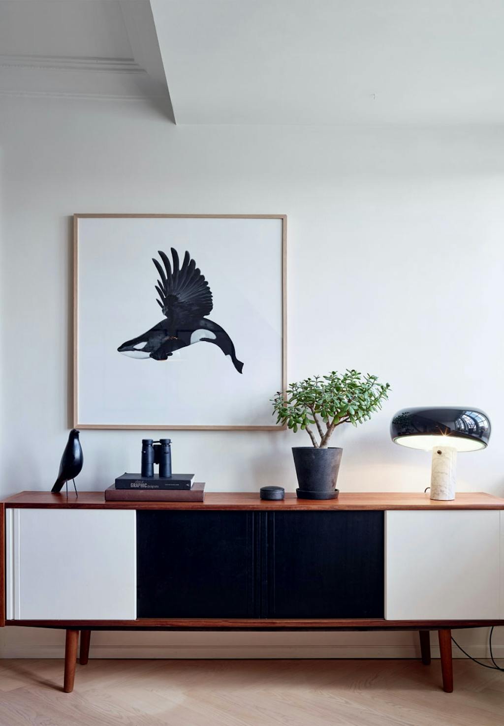 Smuk skænk af teaktræ