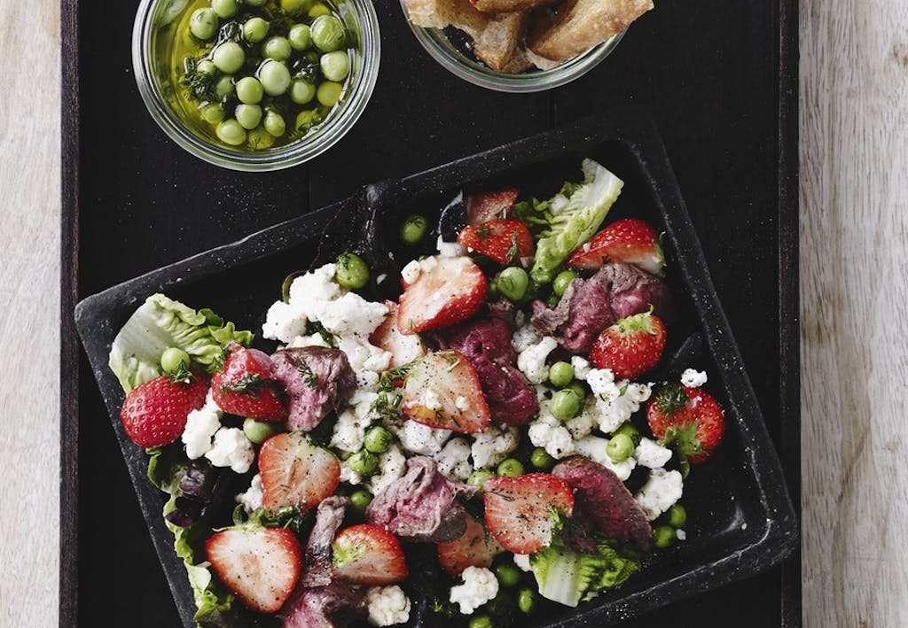 Jordbærsalat med blomkål og oksekød