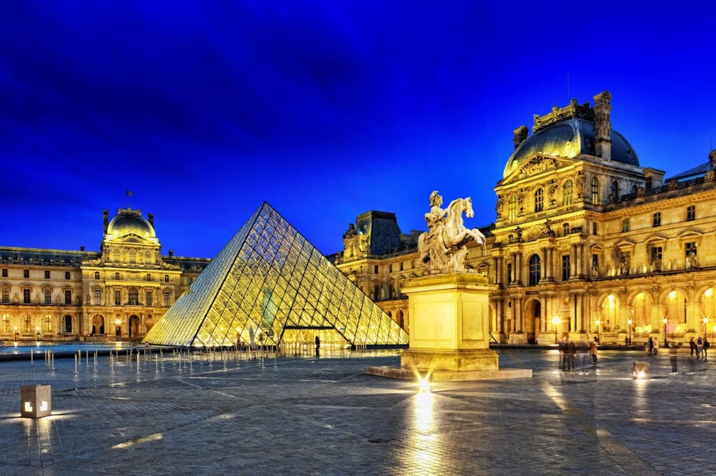 4. Louvre, Paris