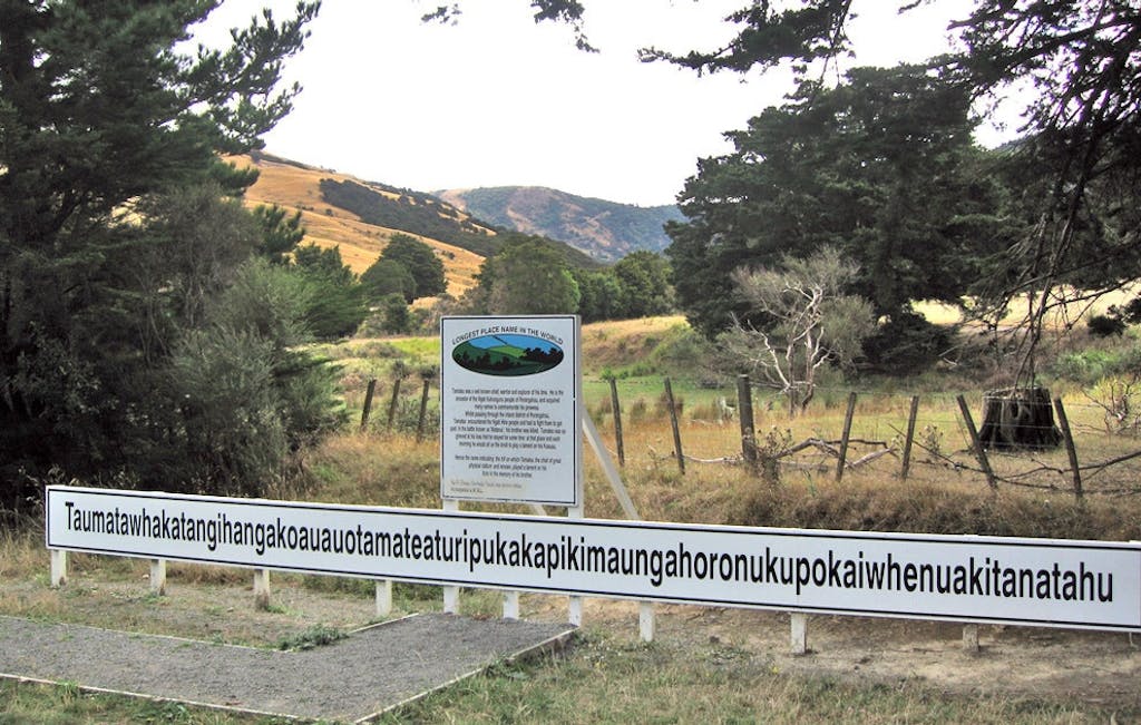 5. Verdens længste bynavn: Taumatawhakatangi­hangakoauauotamatea­turipukakapikimaunga­horonukupokaiwhen­uakitanatahu, New Zealand