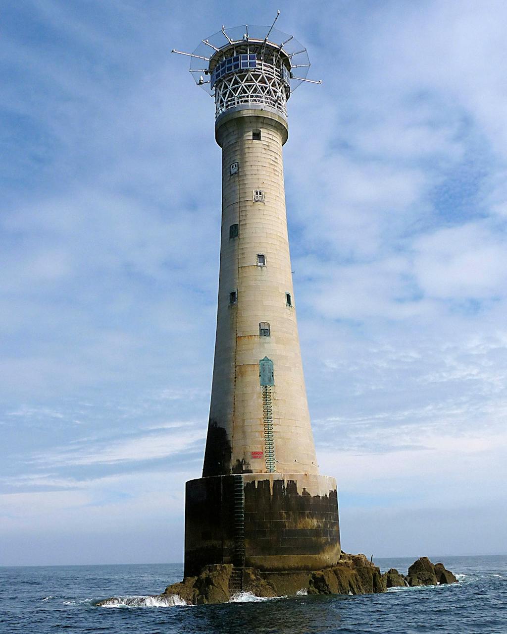 12. Verdens mindste ø: Bishop Rock, England