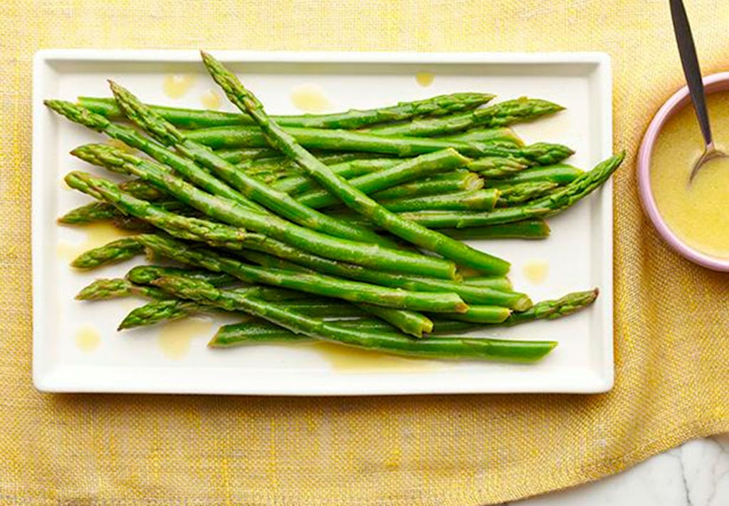 Asparges med Dijon-dressing