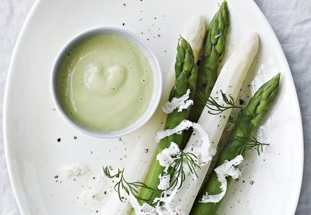 Asparges med avocadosuppe