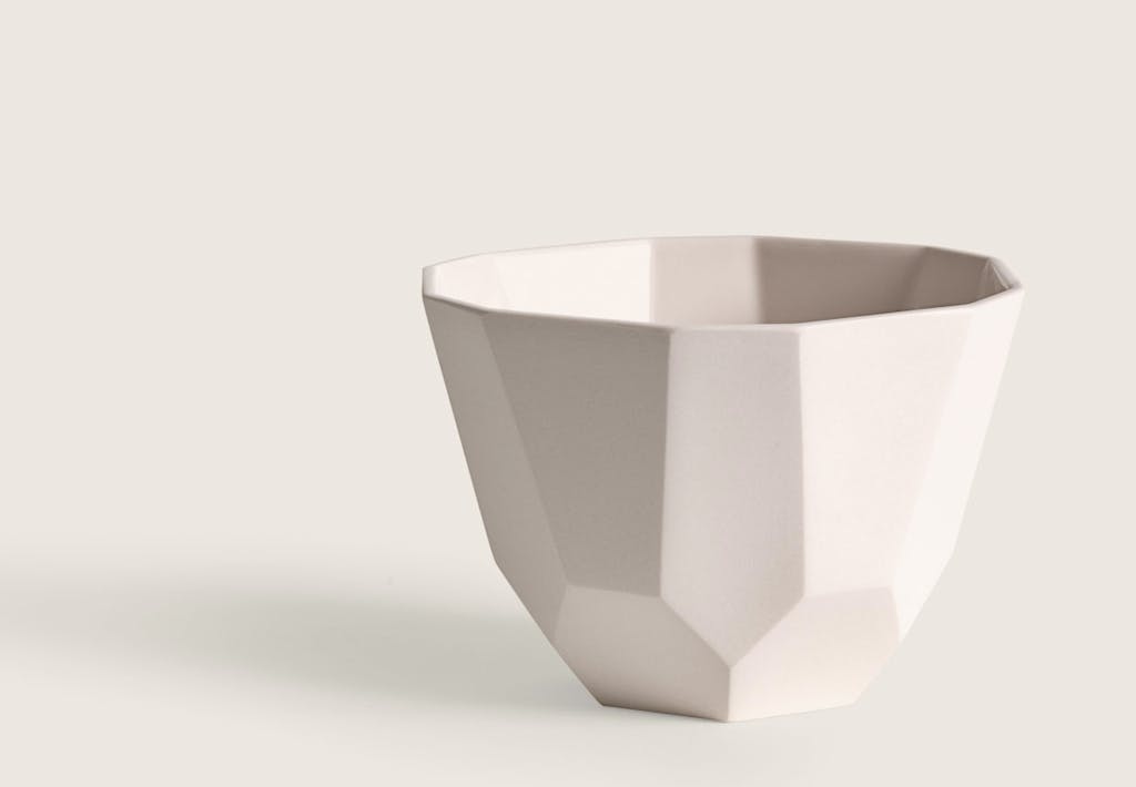 Skål i håndpoleret keramik