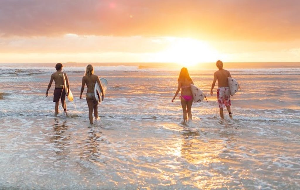Tag på surf-ferie i Australien
