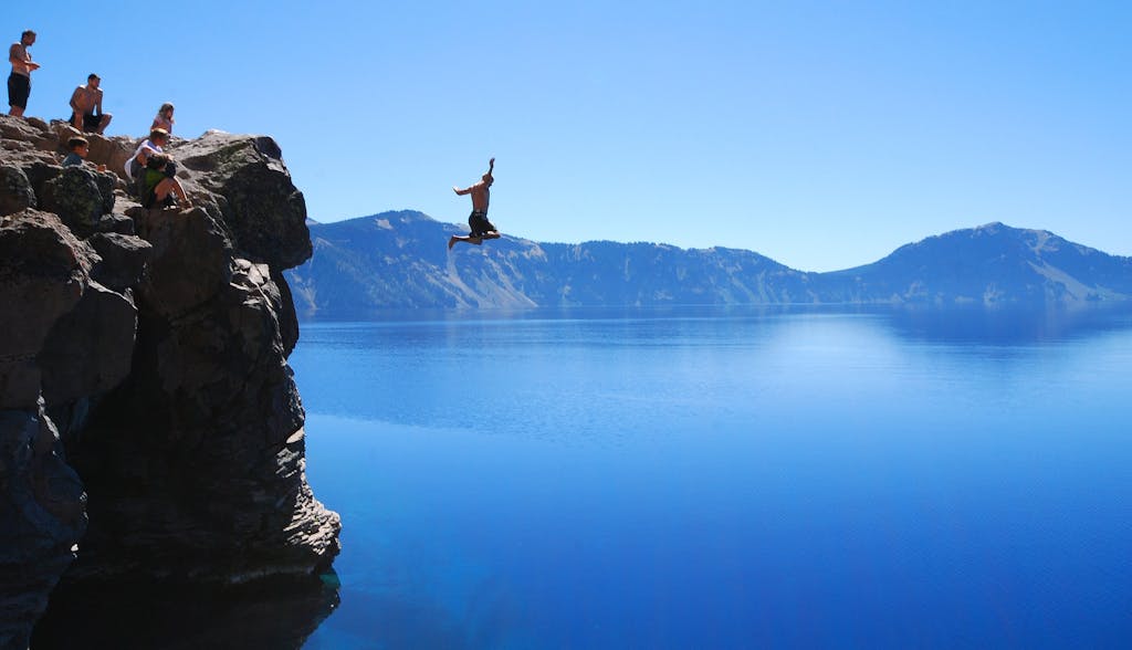 Prøv cliff diving fra høje klipper
