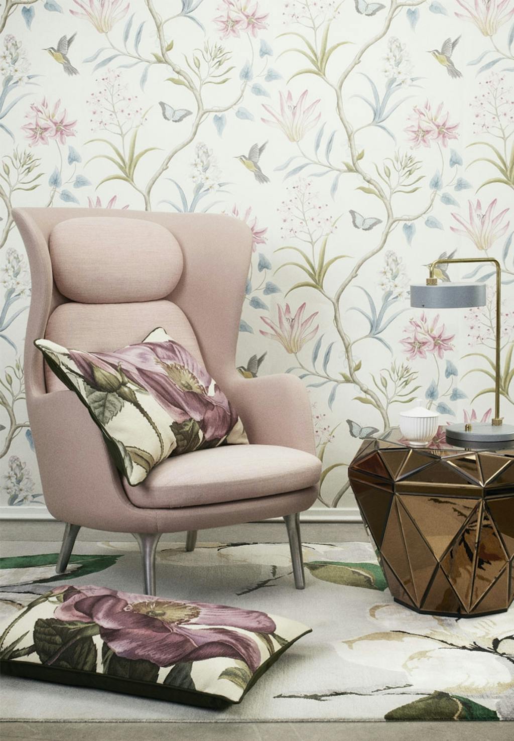 Blomster på væggen og gulvet