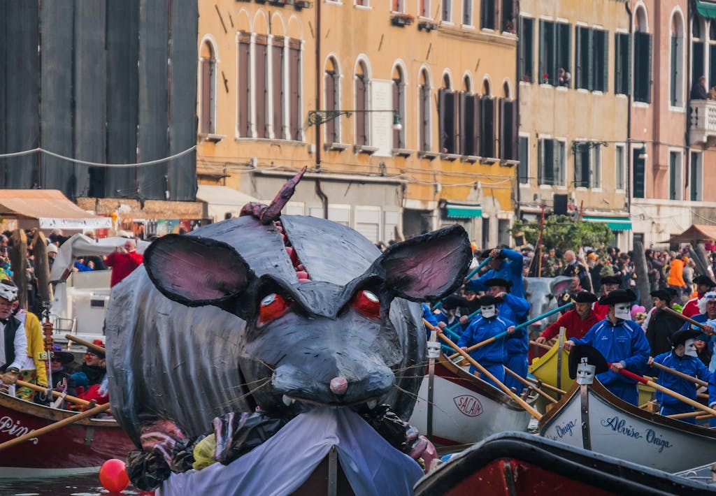 Virkelighed: Lag af turister og intet syn af vand
