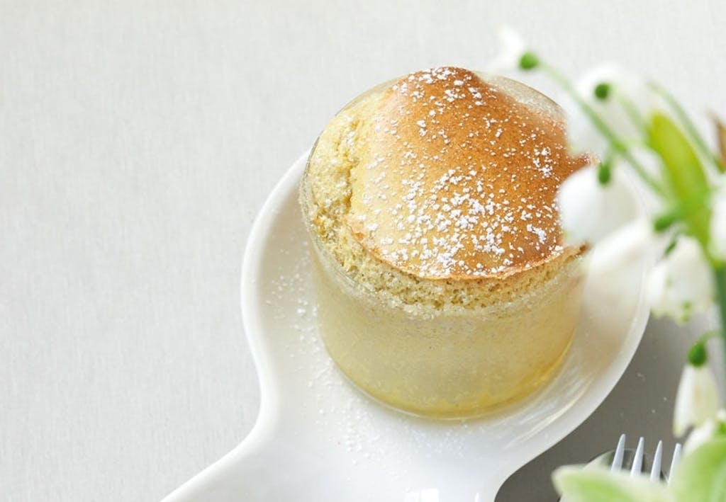 Soufflé med granatæblemarengs