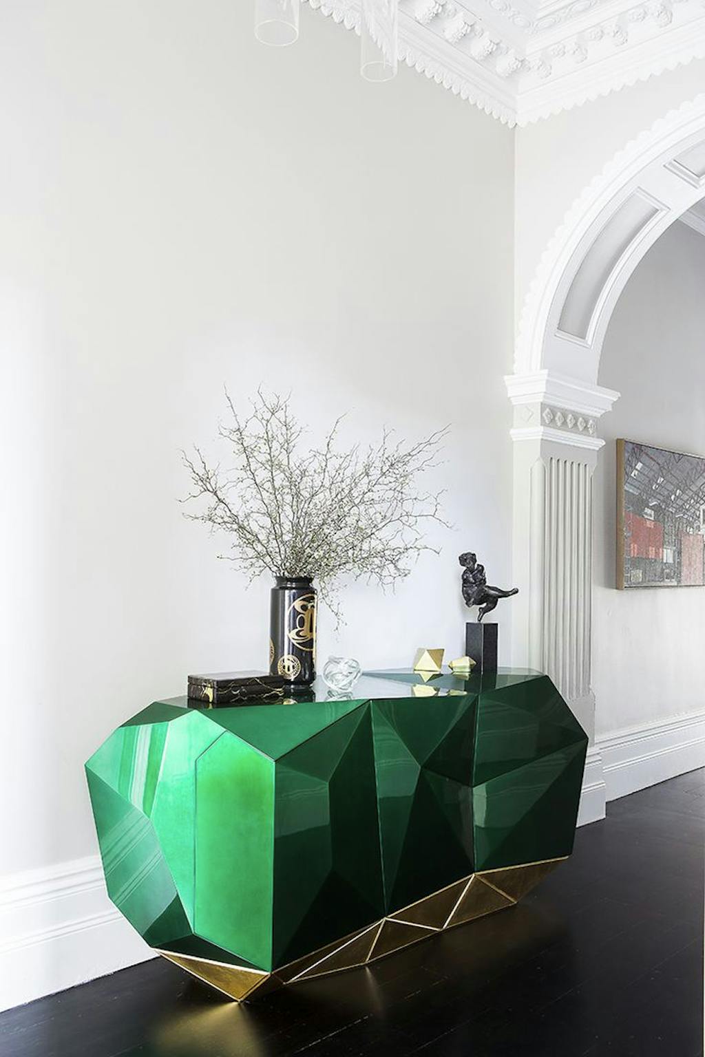 En stor smaragd i herskabsboligen En stor smaragd i herskabsboligen