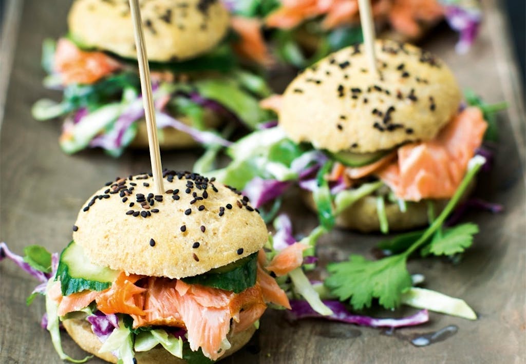 Laksesliders med asiatisk kålsalat