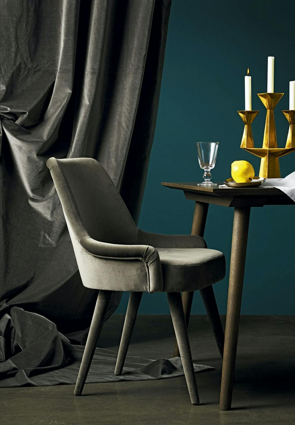 Dybe farver og koldt metal