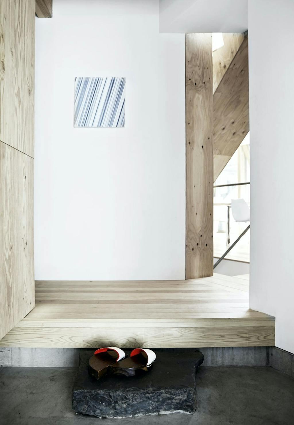 Stor granitsten som trappetrin