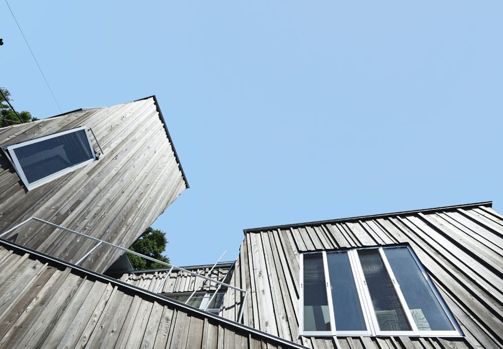 Unikt hus i genbrugstræ