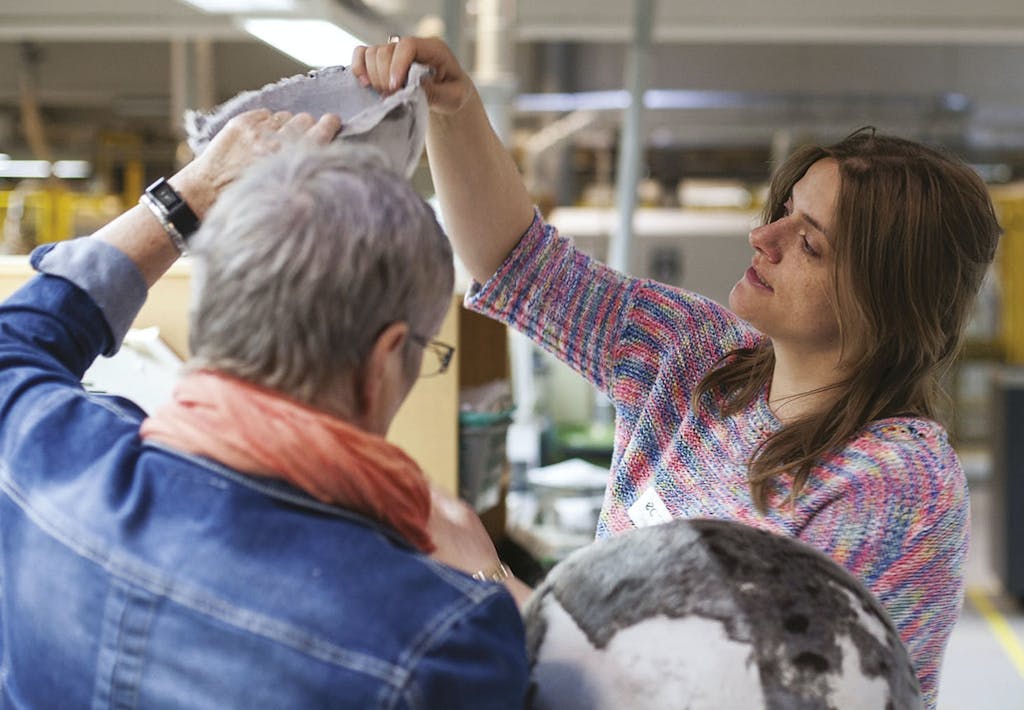 Kryds mellem lampe og blød skulptur