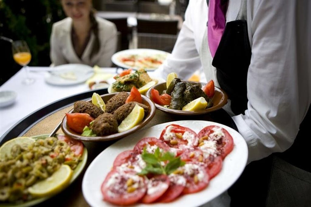 Begynd aldrig at spise, før alle har fået