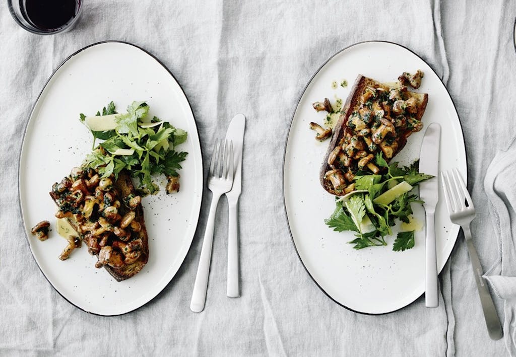 KANTARELLER PÅ RISTET BRØD 