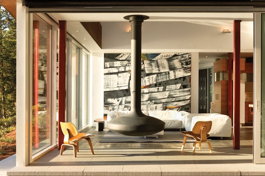 Fire meter til loftet og svævende ildsted