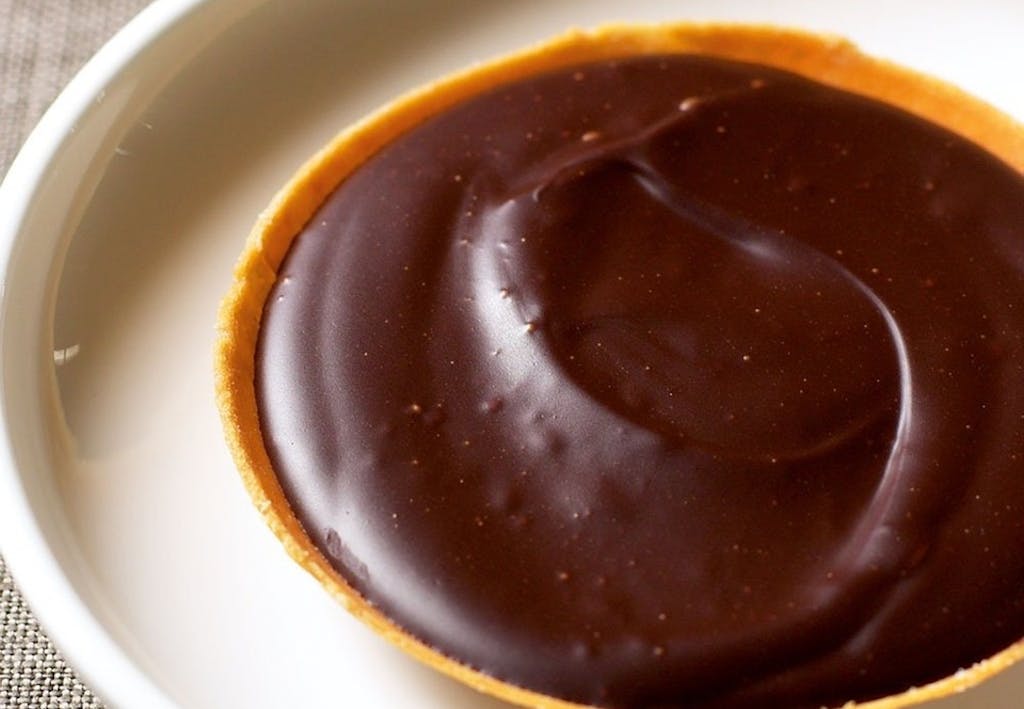 Chokolade- og nøddeganache-tærte