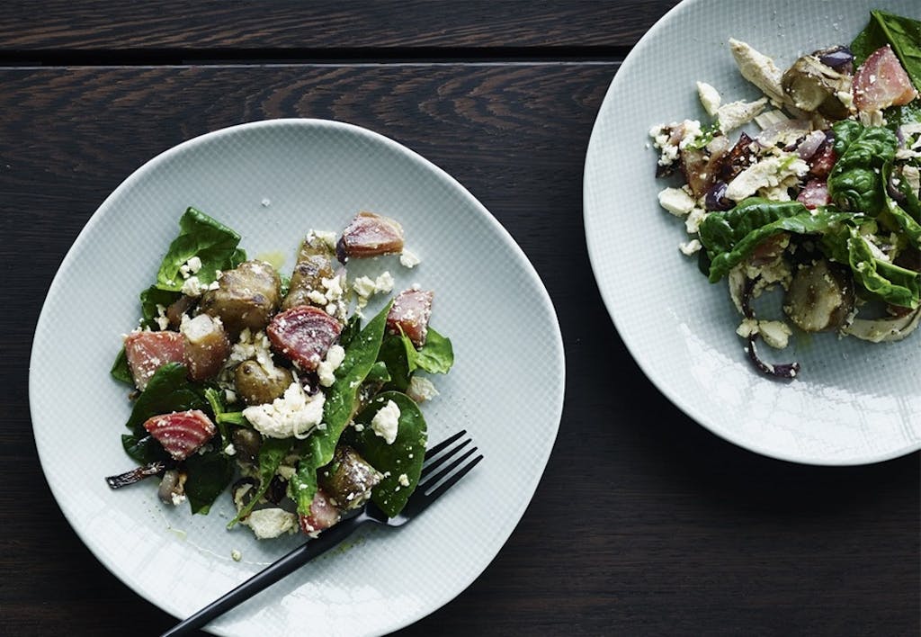 Kyllingsalat med spinat og bagte rodfrugter 