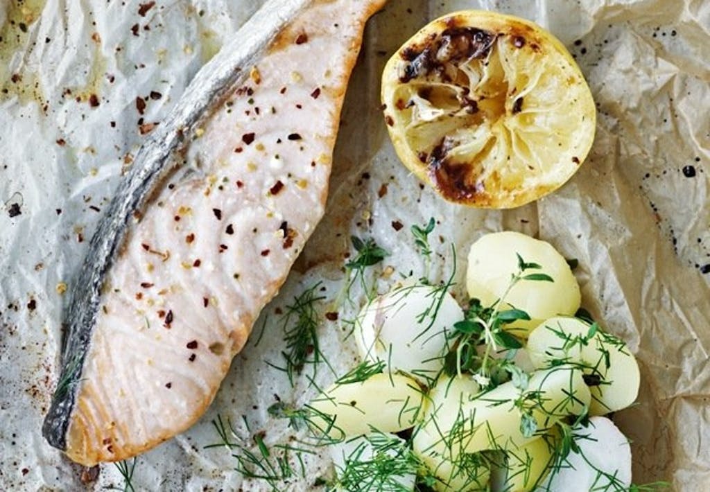 Laks med kartofler og majroser